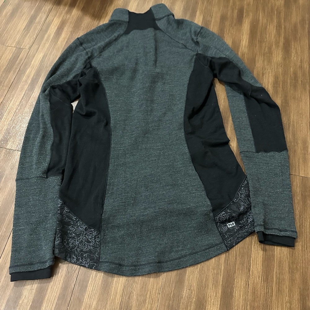 Smartwool merino wool 
PhD Light Printed Wind 1/2-Zip Top 
SW0SO171
Size small - Picture 3 of 7